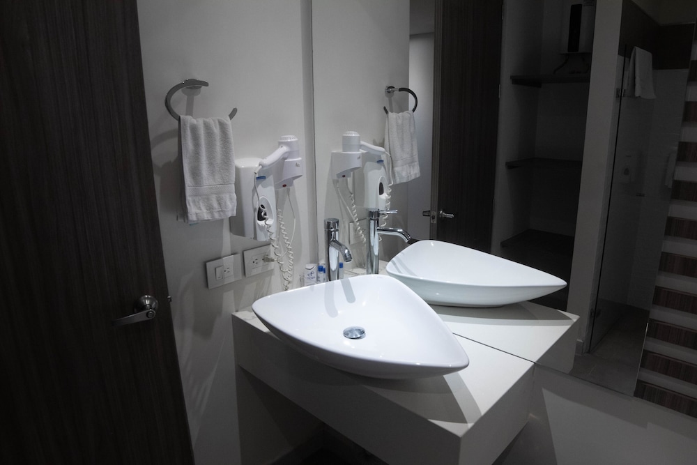Aparta Suites Torre Poblado 36/40
