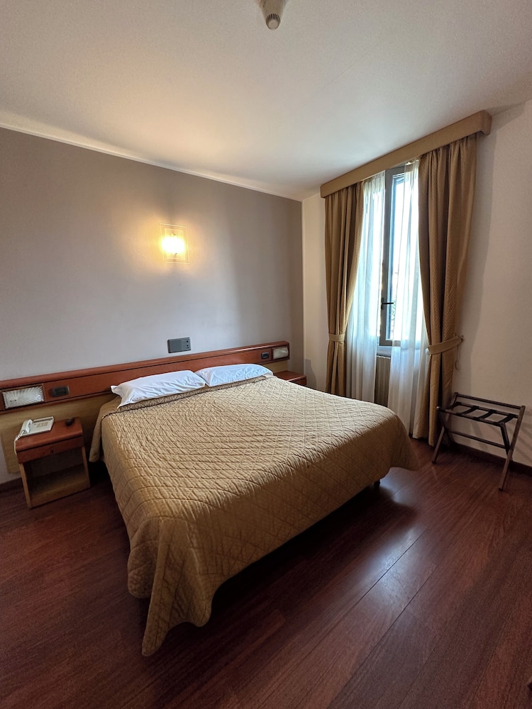 ECONOMY, SINGLE, DOUBLE BED