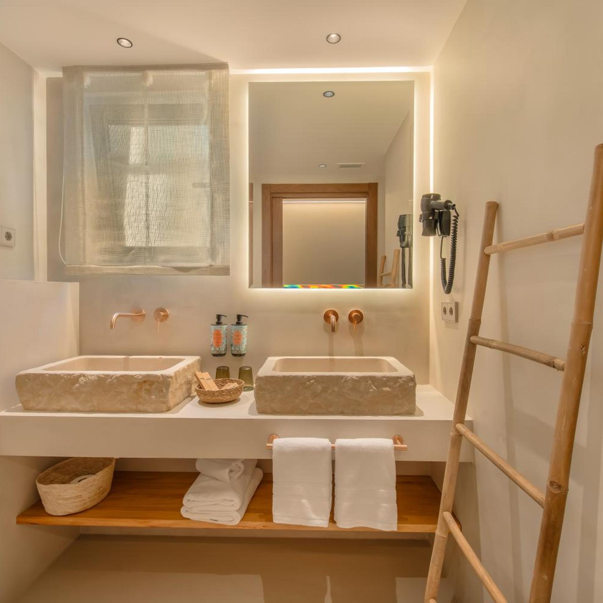 Suites by Miramar 43/50