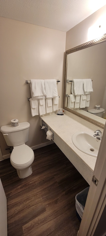 Recreation Inn & Suites 63/63