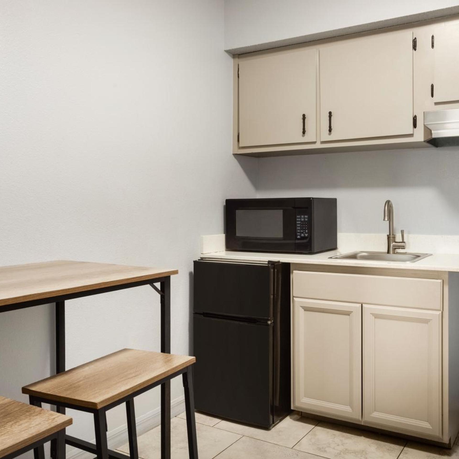Home Inn & Suites Orlando-Apopka 12/21