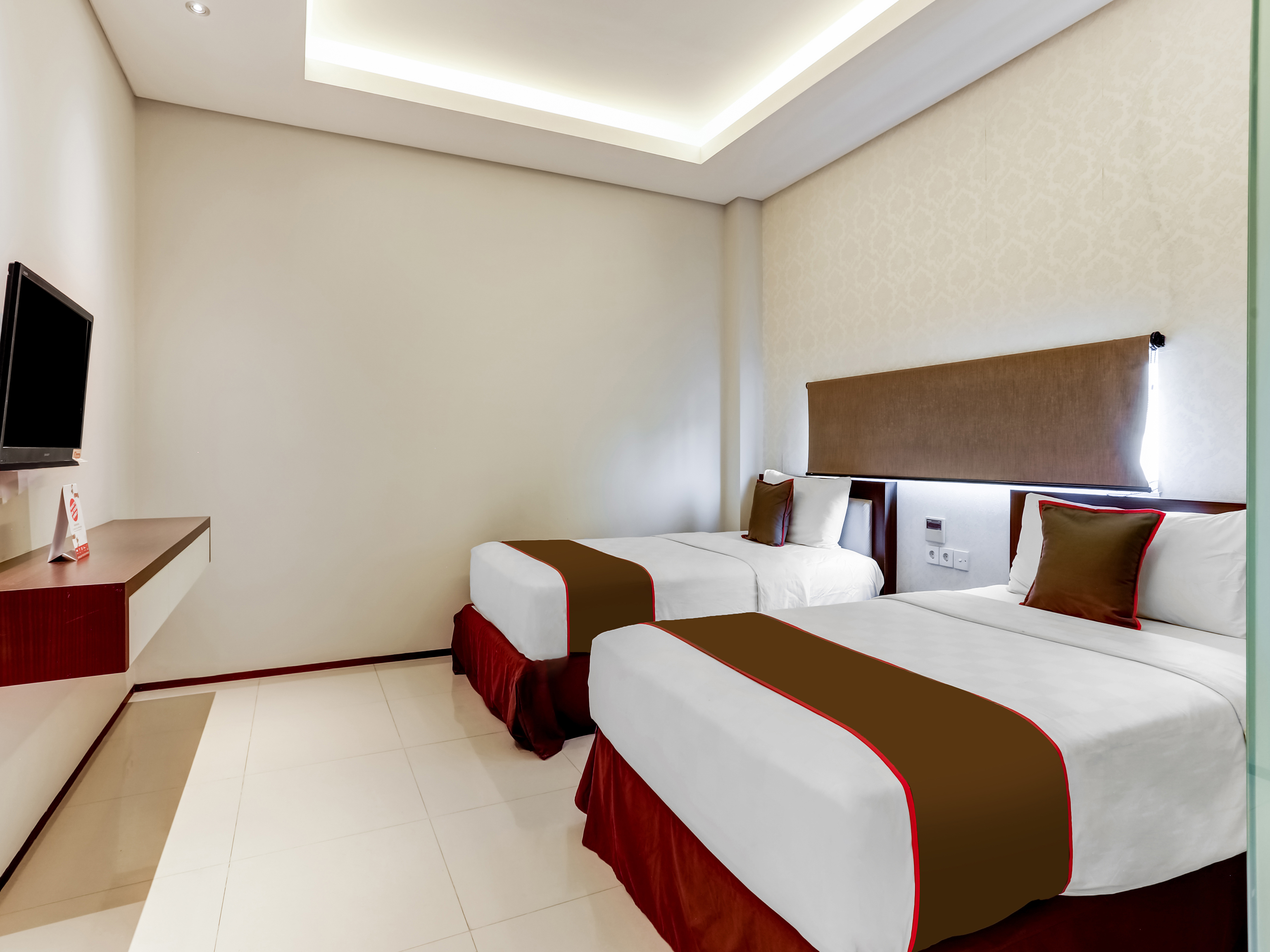 DELUXE, TWIN BEDS