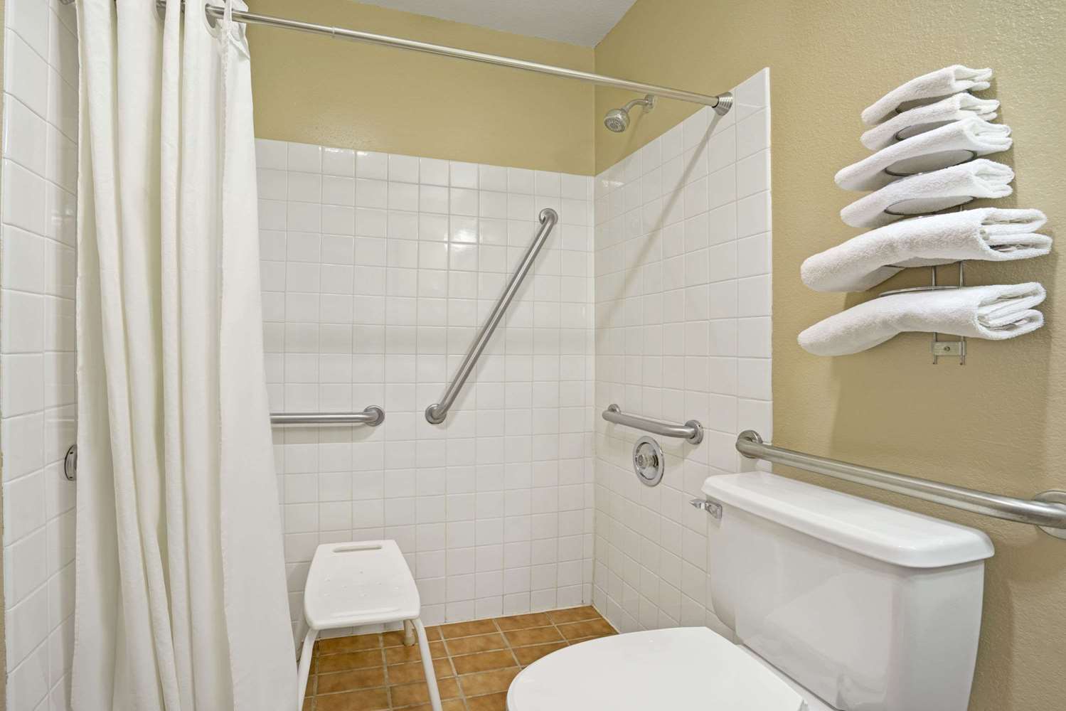 Super 8 by Wyndham Melrose 23/23