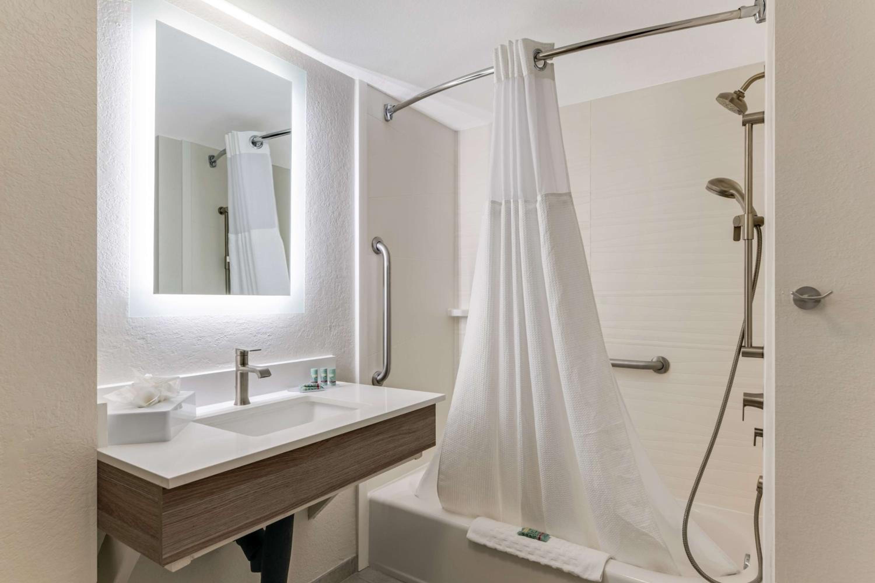 جناح بسرير كينج لذوي الإعاقة، Best Western Auburndale Inn & Suites 2/2