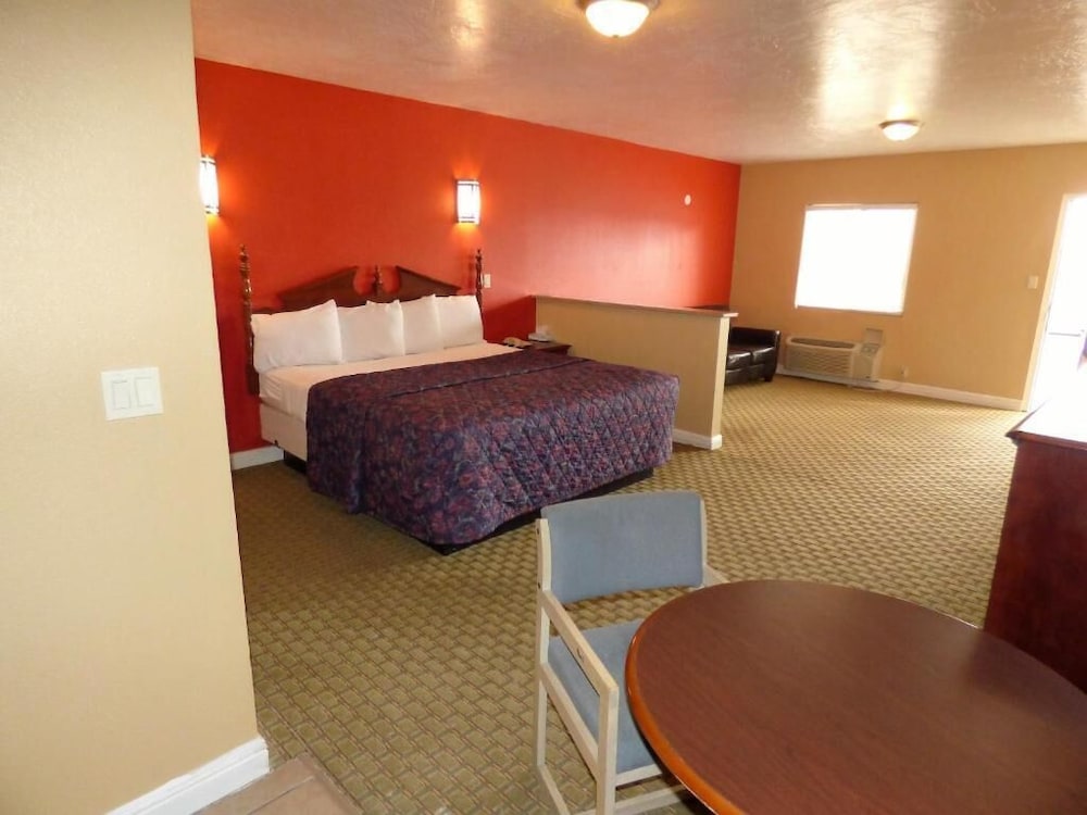 Economy Inn Suites 14/23
