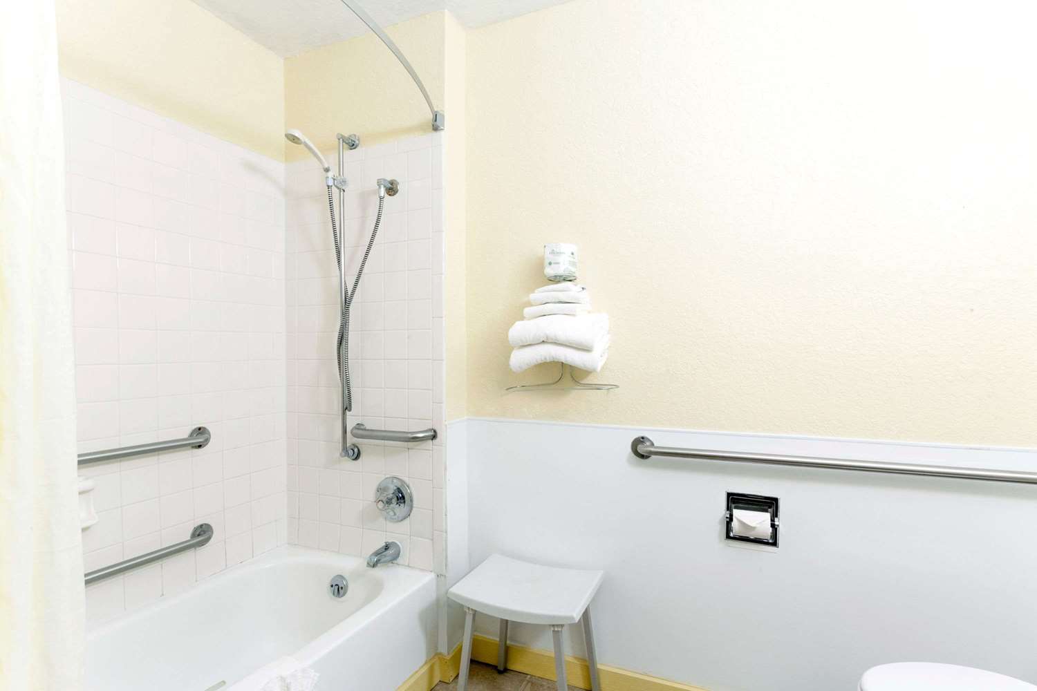 Super 8 By Wyndham Bath Hammondsport Area 4/4