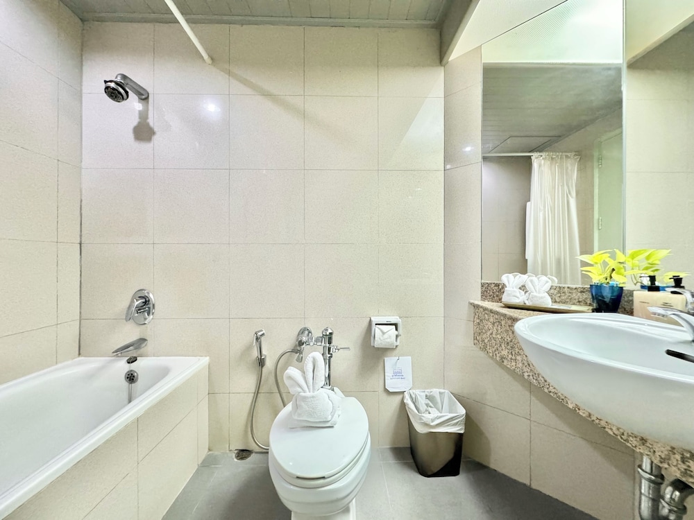 PHUKET MERLIN HOTEL 66/67