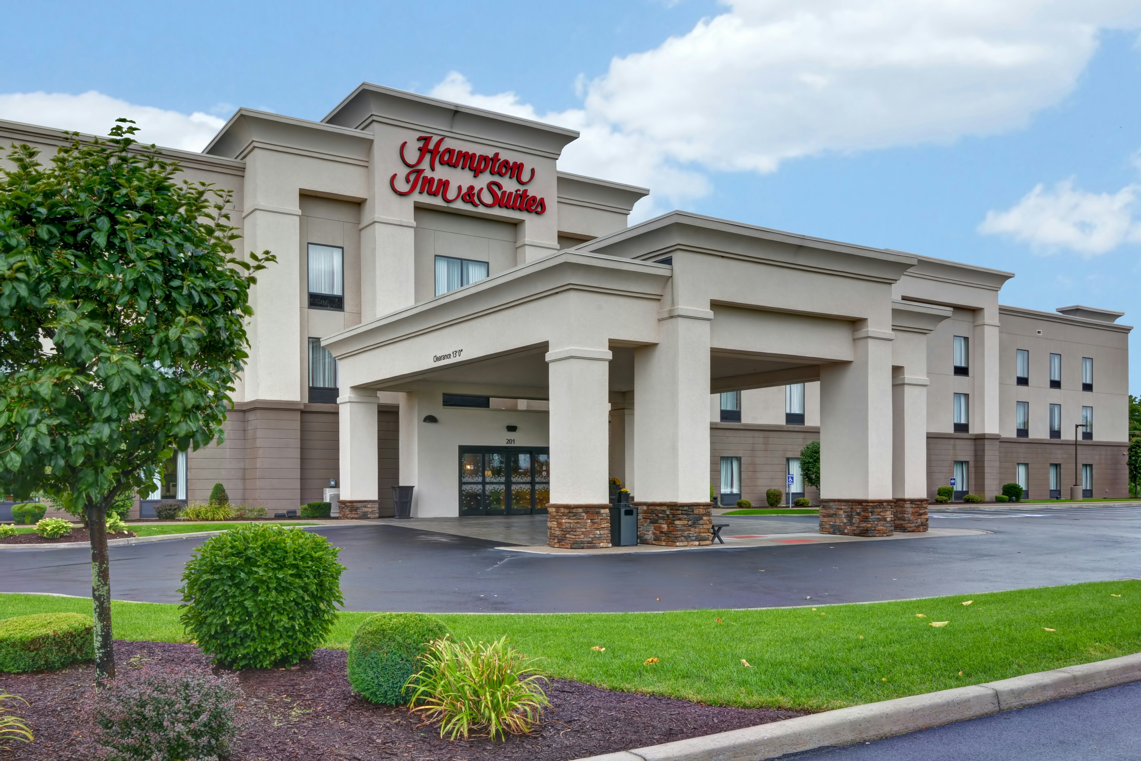 Hampton Inn and Suites New Hartford 4/64