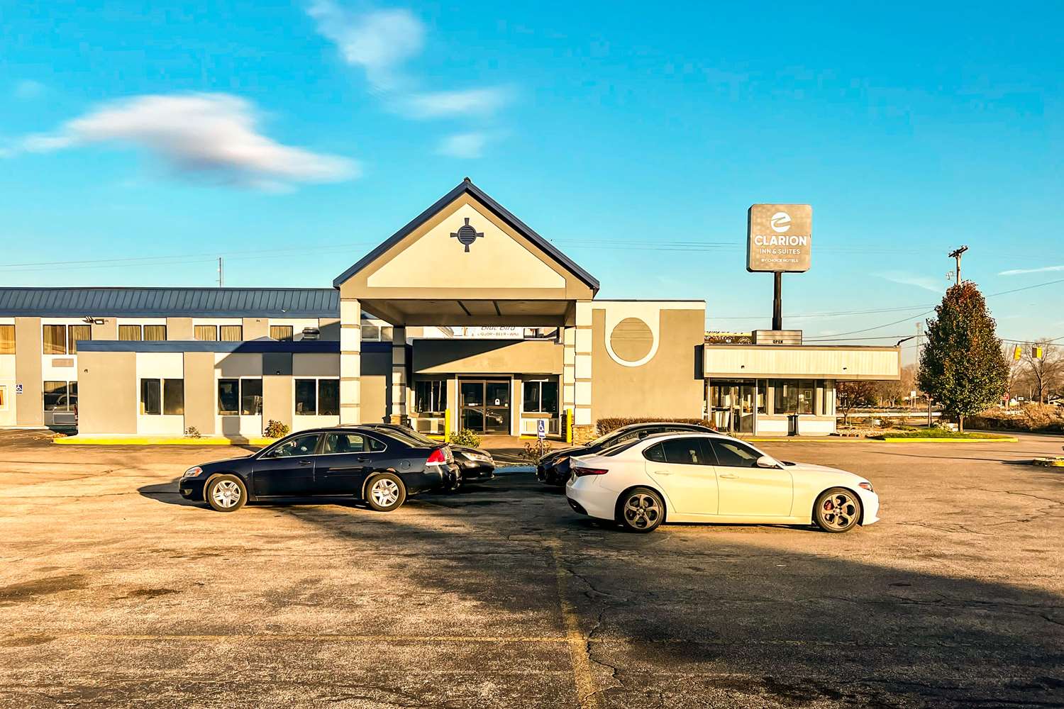 Days Inn & Suites by Wyndham Muskegon 17/17