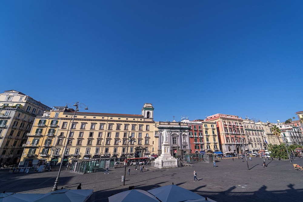 H. G. Boutique Toledo Napoli Centro 48/60