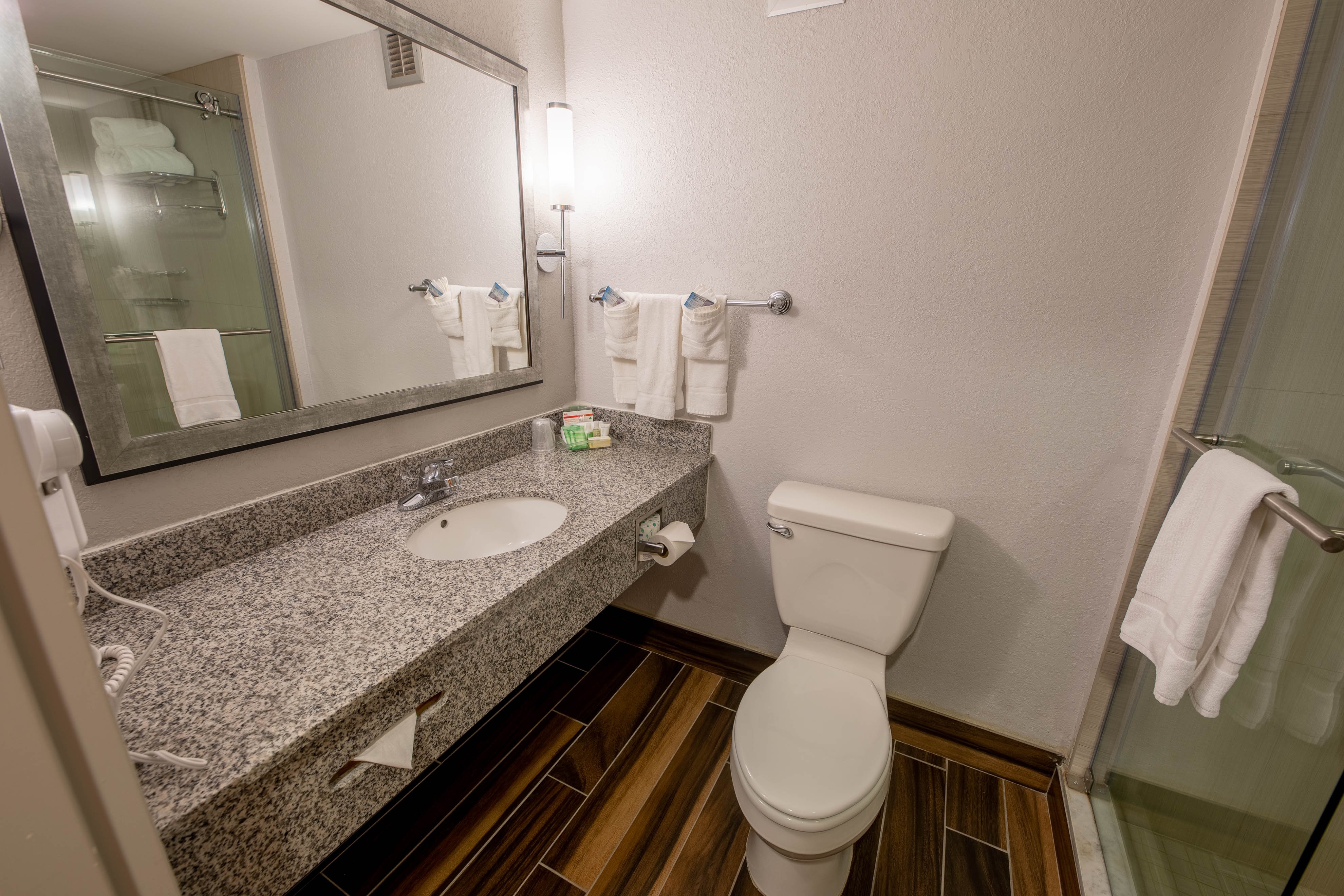 Holiday Inn Manahawkin/Long Beach Island 72/73