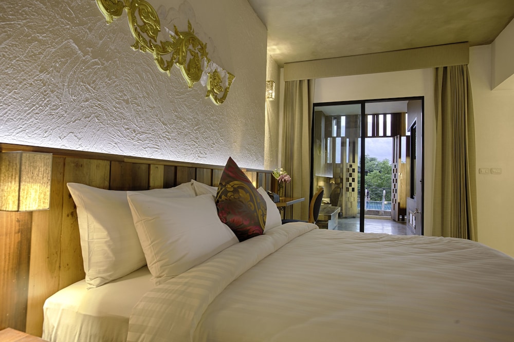Room, King Bed, Hot Tub, Pool Access