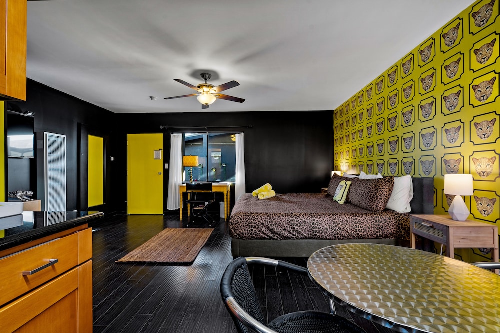 Cheetah Hotel 25/40