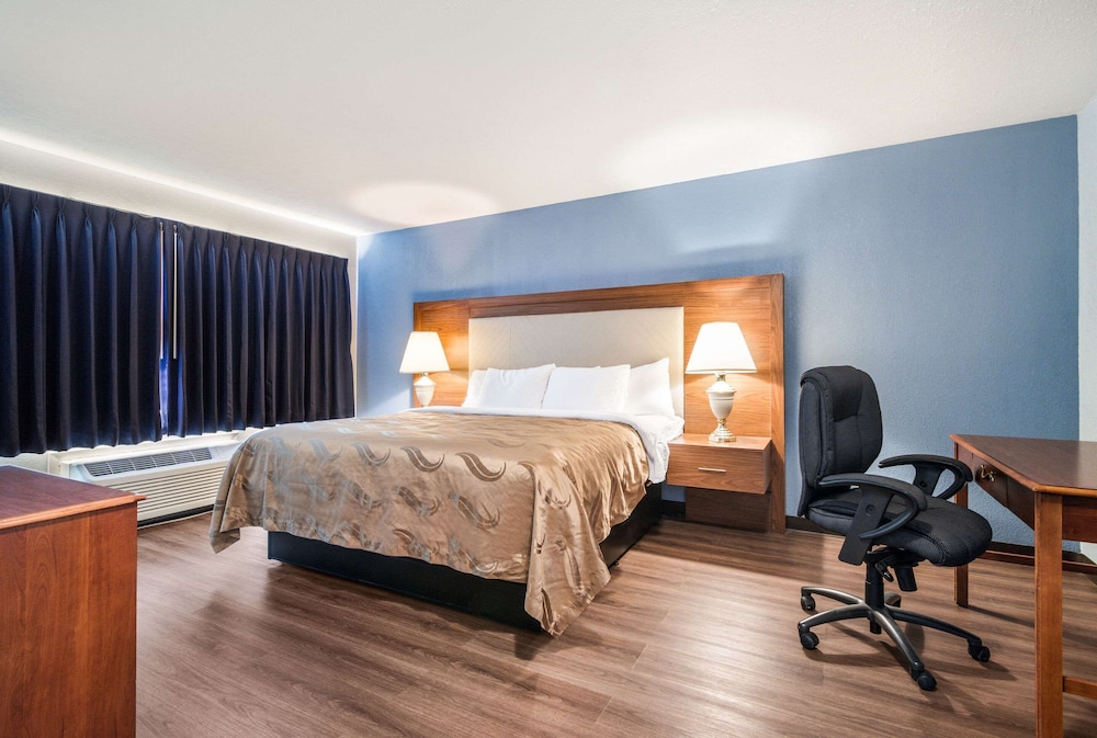 Suite, 2 King Beds, Partial Lake View