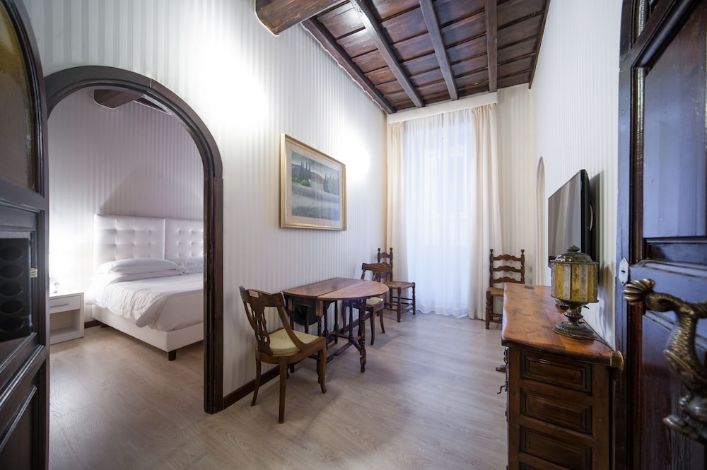 Trevi 41 Hotel 36/47