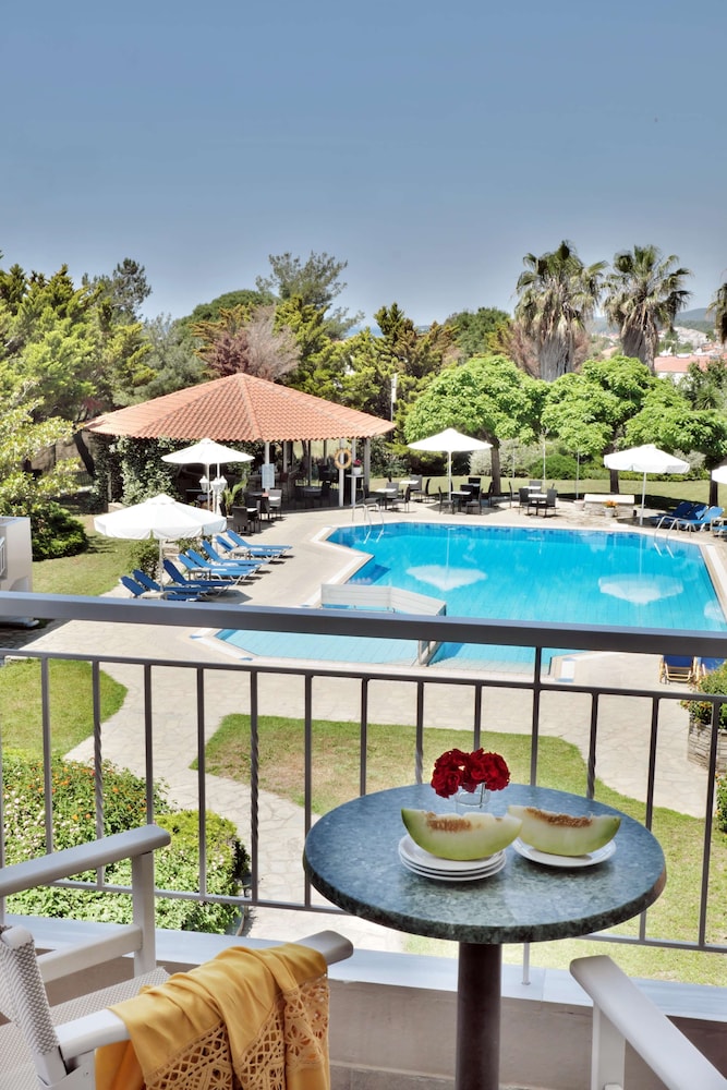 Acrotel Lily Ann Village 36/50