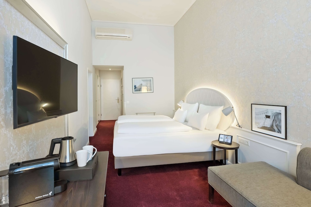 SUPERIOR, KING BED