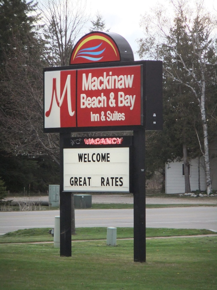 Mackinaw Beach & Bay Inn & Suites 6/51