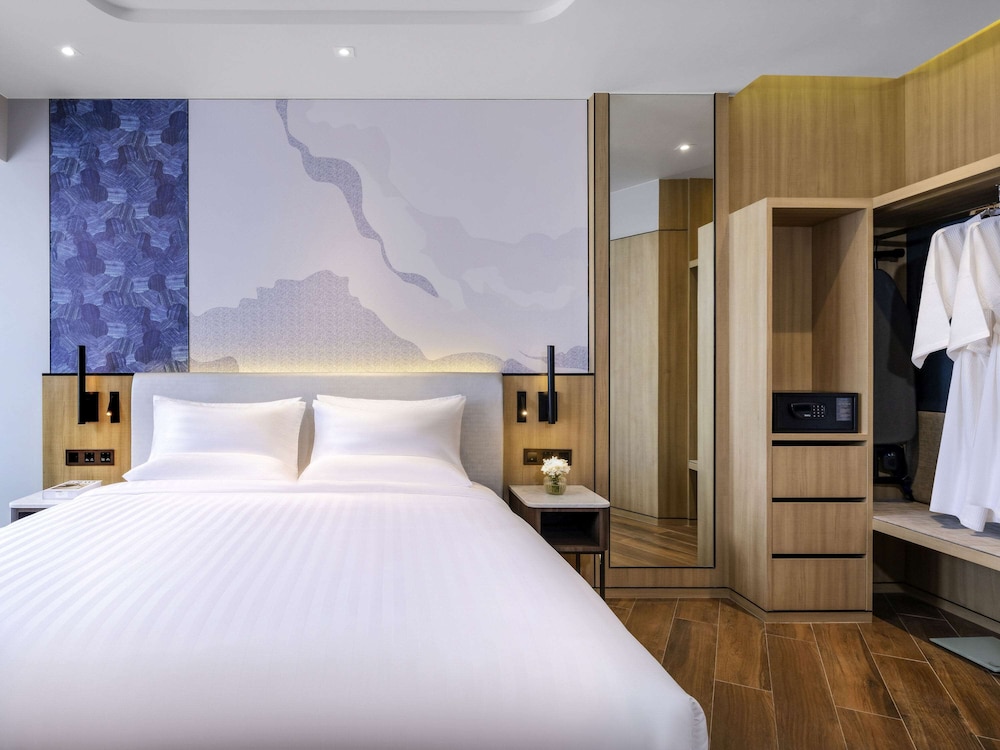 STANDARD, KING BED