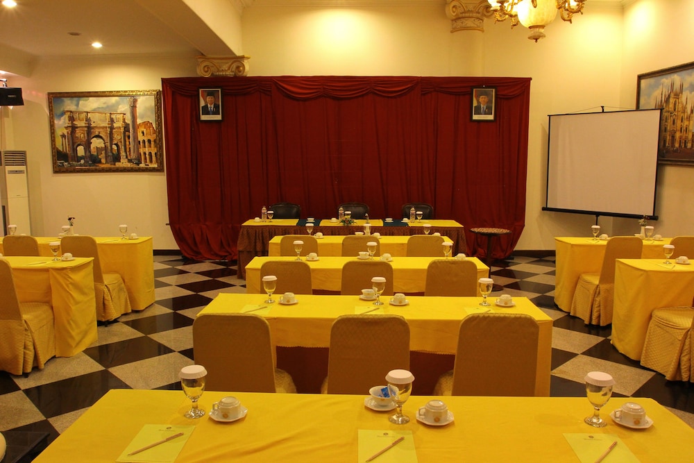 The Grand Palace Hotel Malang 50/58