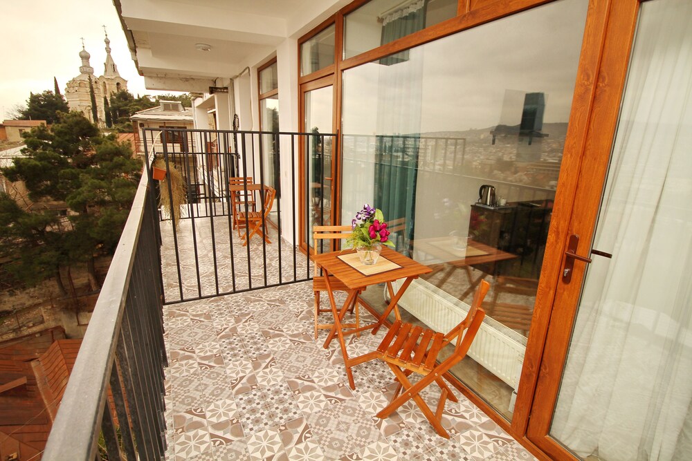 Tbilisi View Hotel 50/65