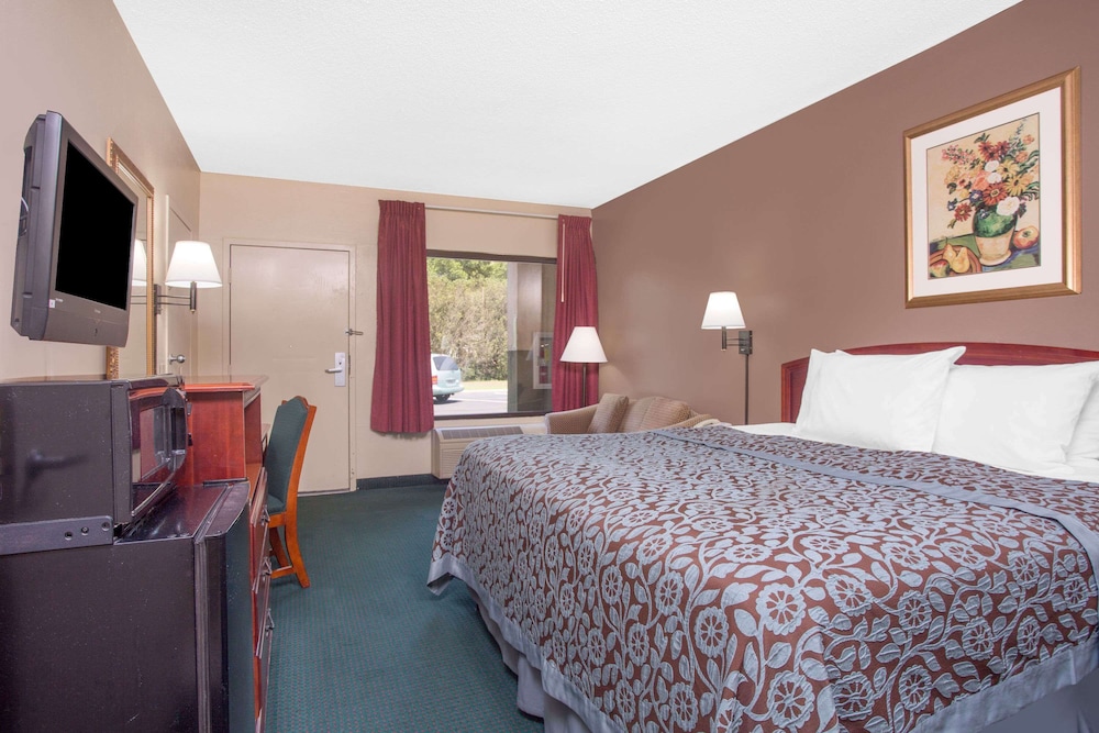 غرفة قياسية بسرير كينج، Days Inn by Wyndham Dublin GA 2/7