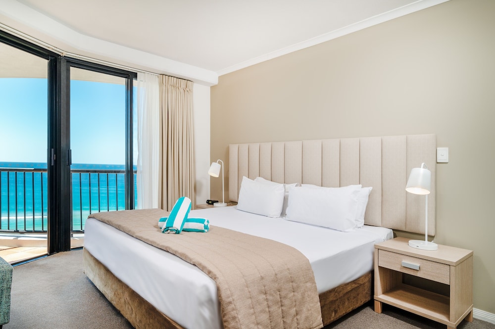 Mantra Coolangatta Beach 13/63