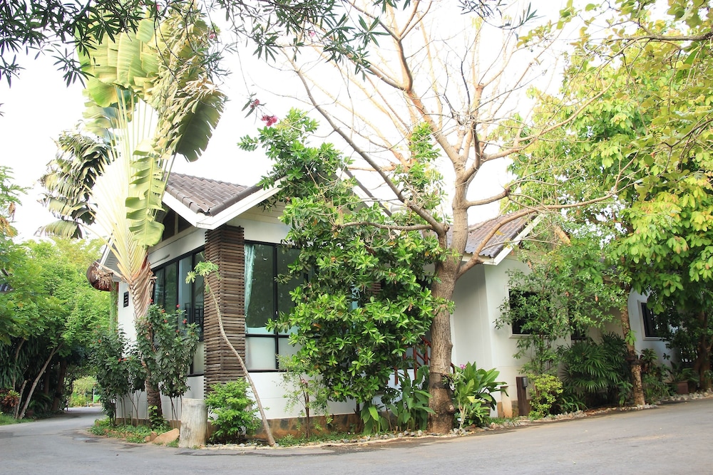 Chayada Garden House And Resort Hotel 4/50