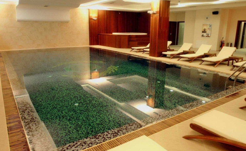 Emerald Hotel 13/37