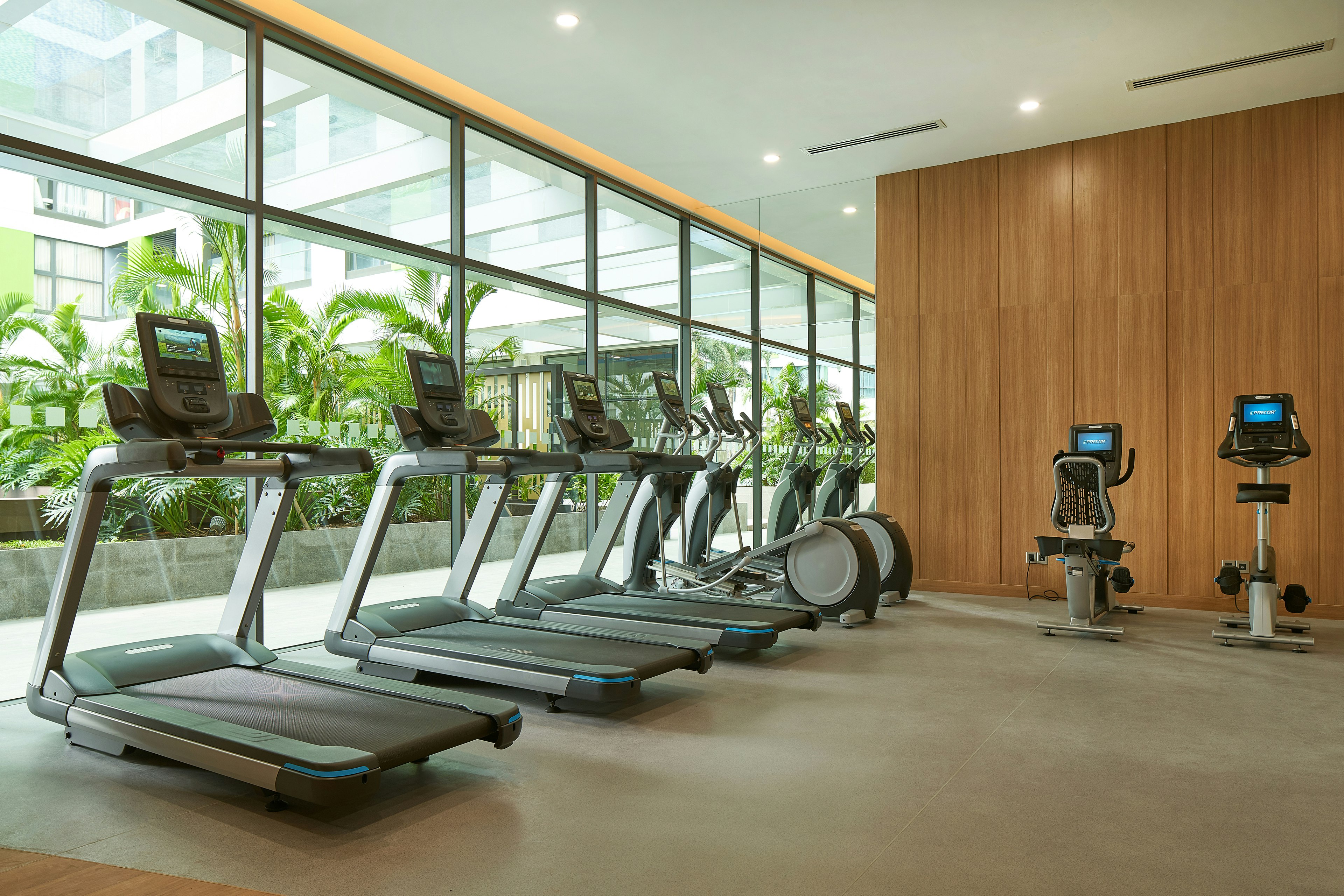 Holiday Inn & Suites Saigon Airport 21/50