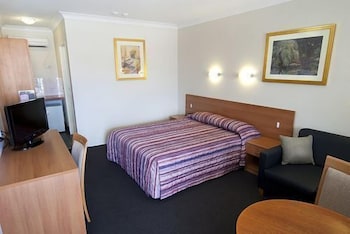 NARELLAN MOTOR INN 11/54