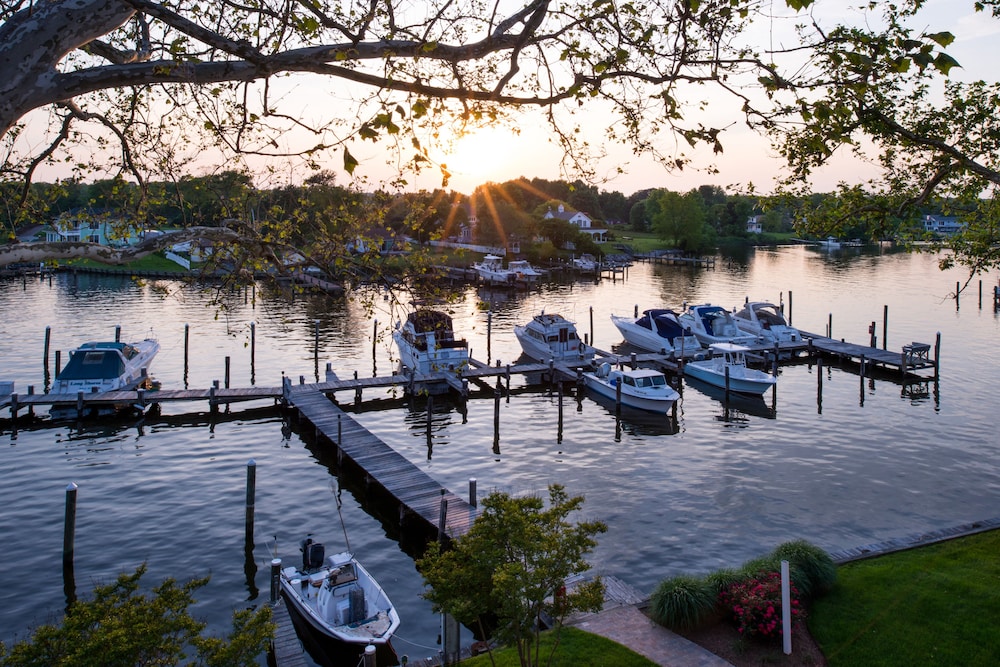 Anchored Inn At Hidden Harbour Marina 37/46
