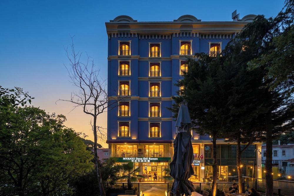 Kensington Hotel 4/67