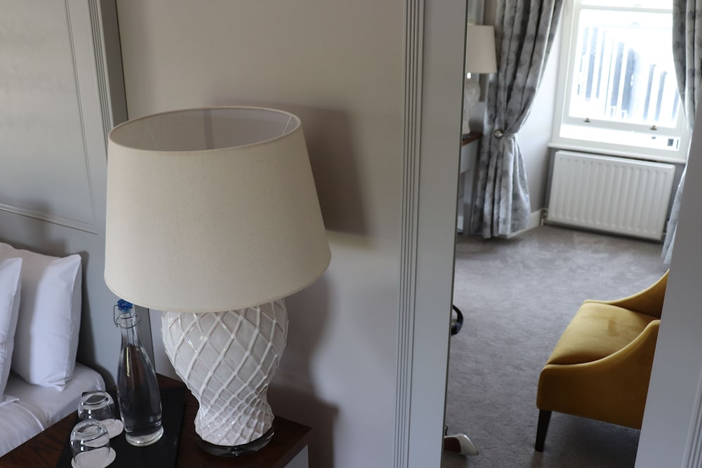 Causeway Hotel 33/68