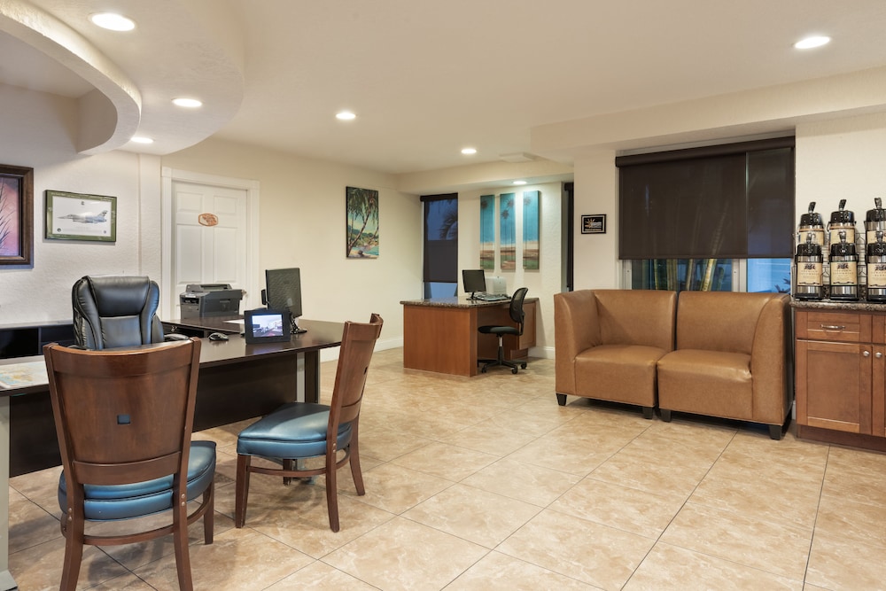 Coconut Cove Suites 24/38