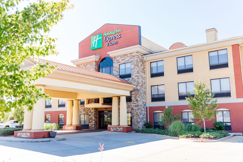 Holiday Inn Express Hotel and Suites Greenville 5/64