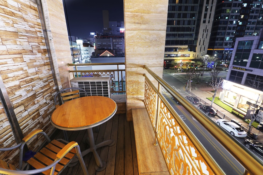 Hotel Food & Tour 30/50