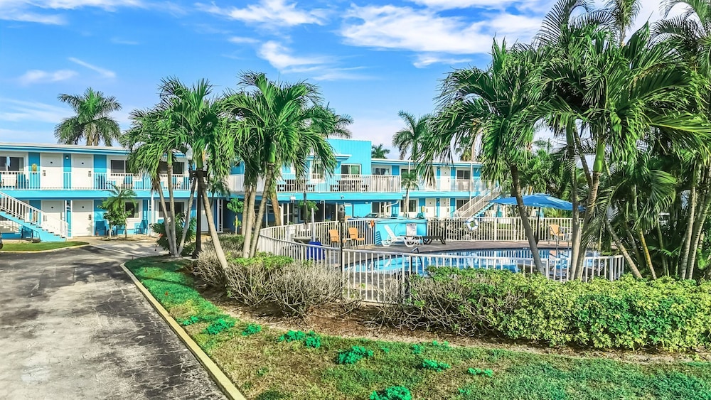 The Bayside Inn Marina 58/68