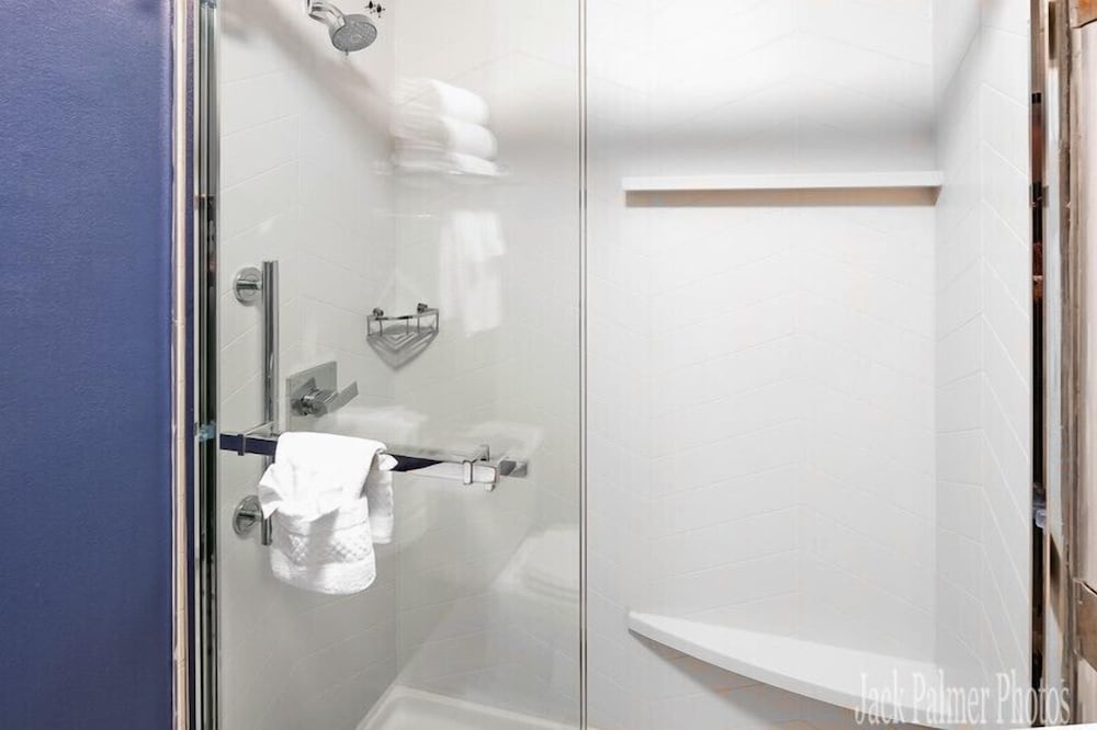 Best Western Plus Las Colinas Inn & Suites 58/58