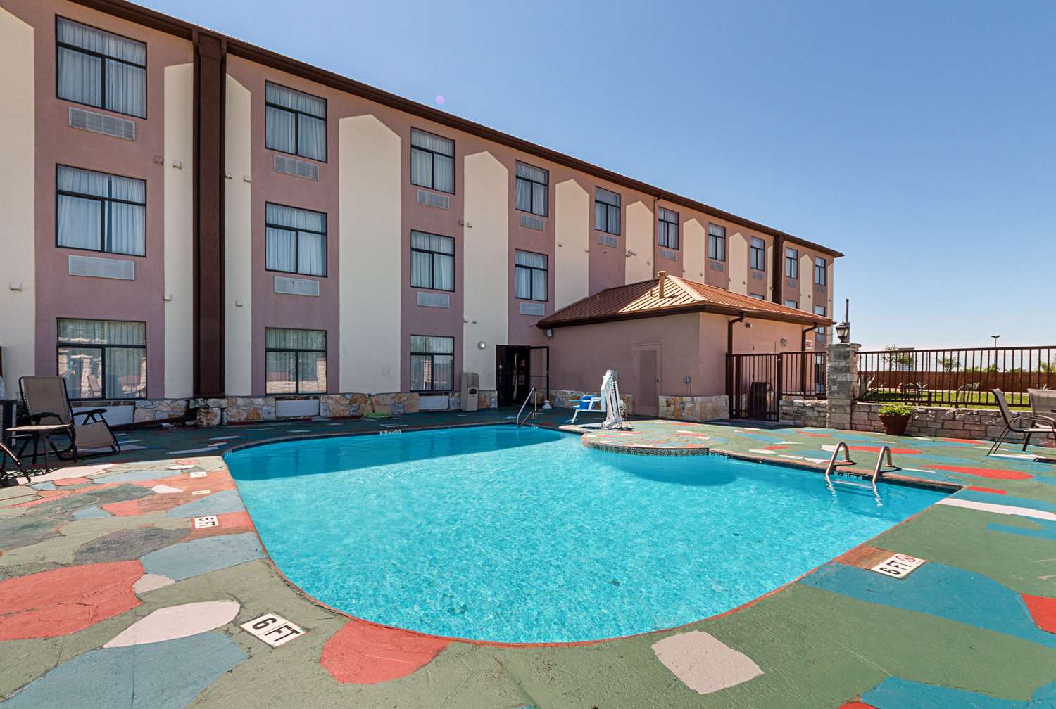 Quality Inn & Suites Buda, TX 15/21