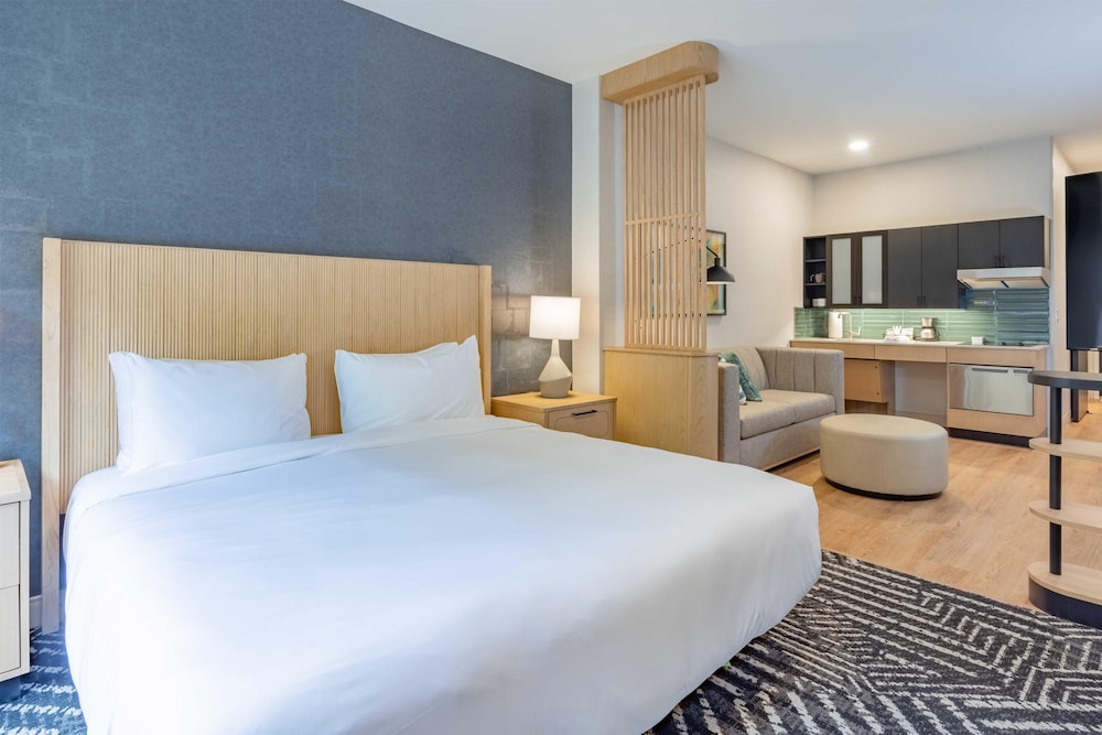 Hyatt House Portland Airport 13/50