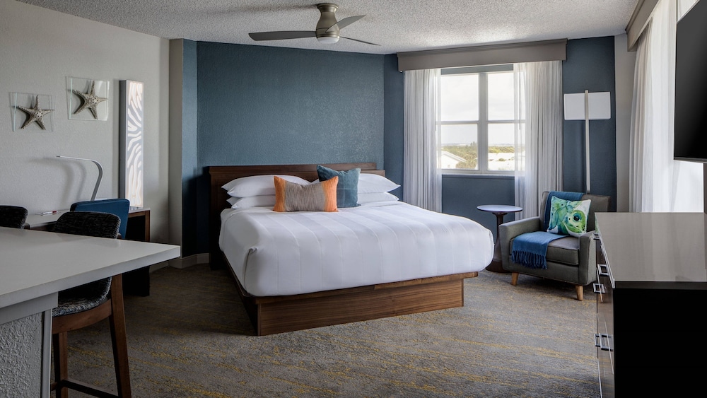Studio, Suite, King Bed, Resort View, Balcony