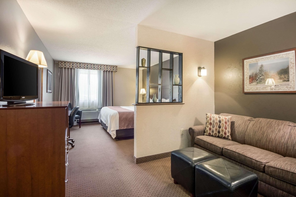 Quality Inn & Suites Newberry, MI 36/49