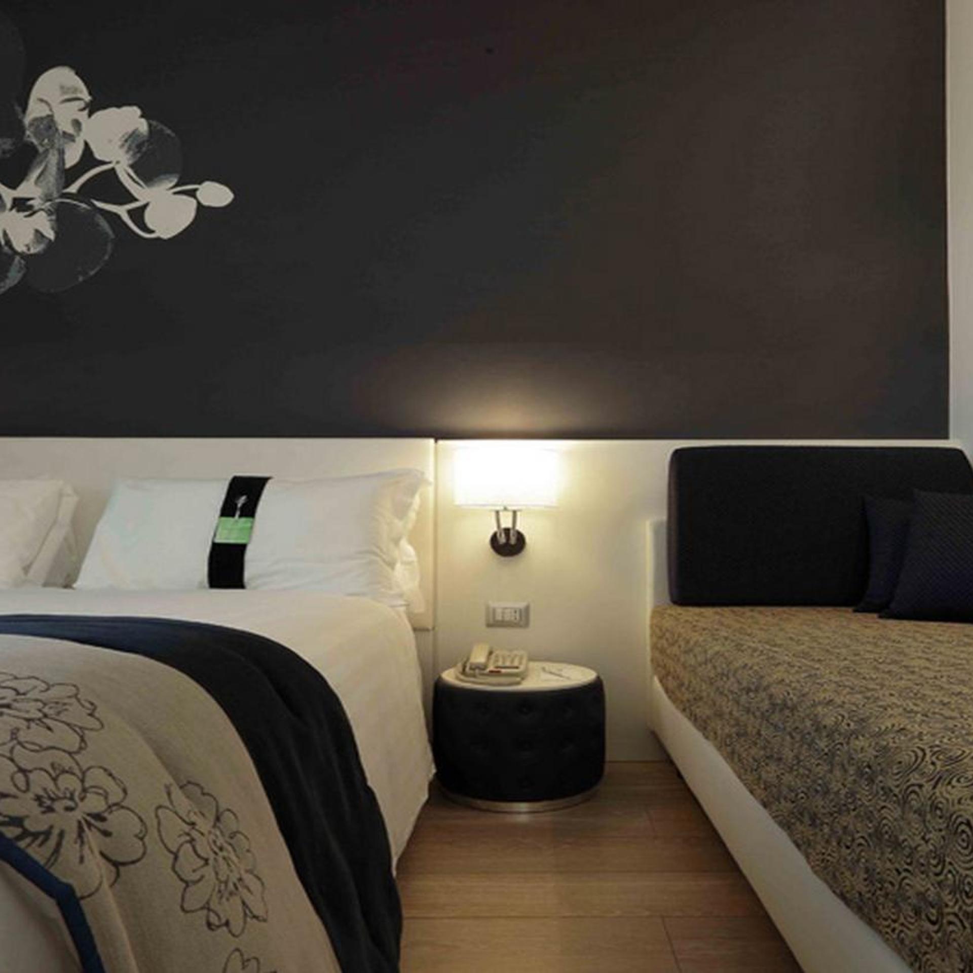 غرفة قياسية بسرير مزدوج مع أريكة، Holiday Inn Milan Nord Zara 4/10