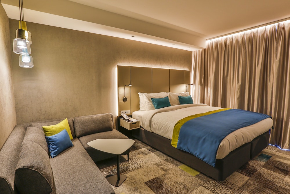 HOLIDAY INN VILLINGEN - SCHWENNINGEN 12/76