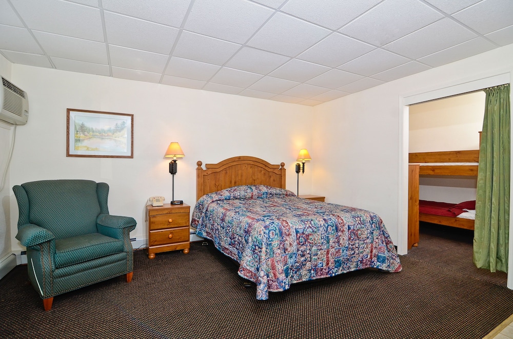 Super 8 by Wyndham Hayward WI 46/60