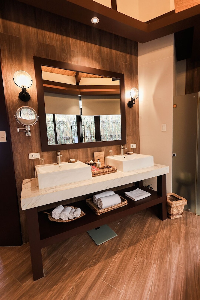 Lihim Resorts 14/75