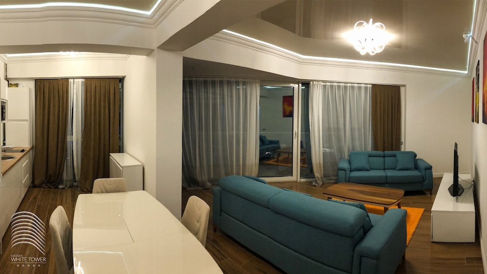 White Tower Mamaia 16/32