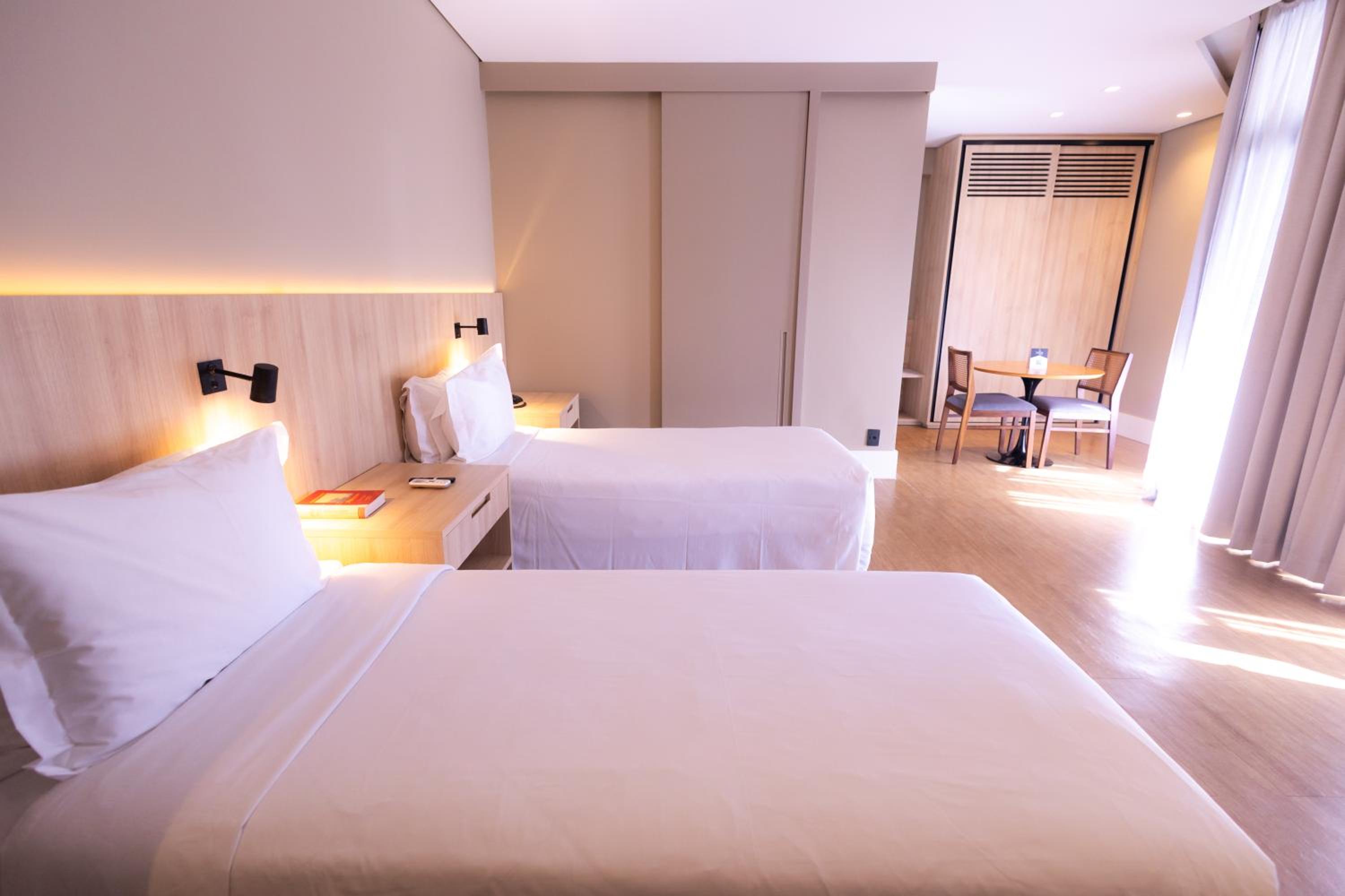 Deluxe, Twin Beds