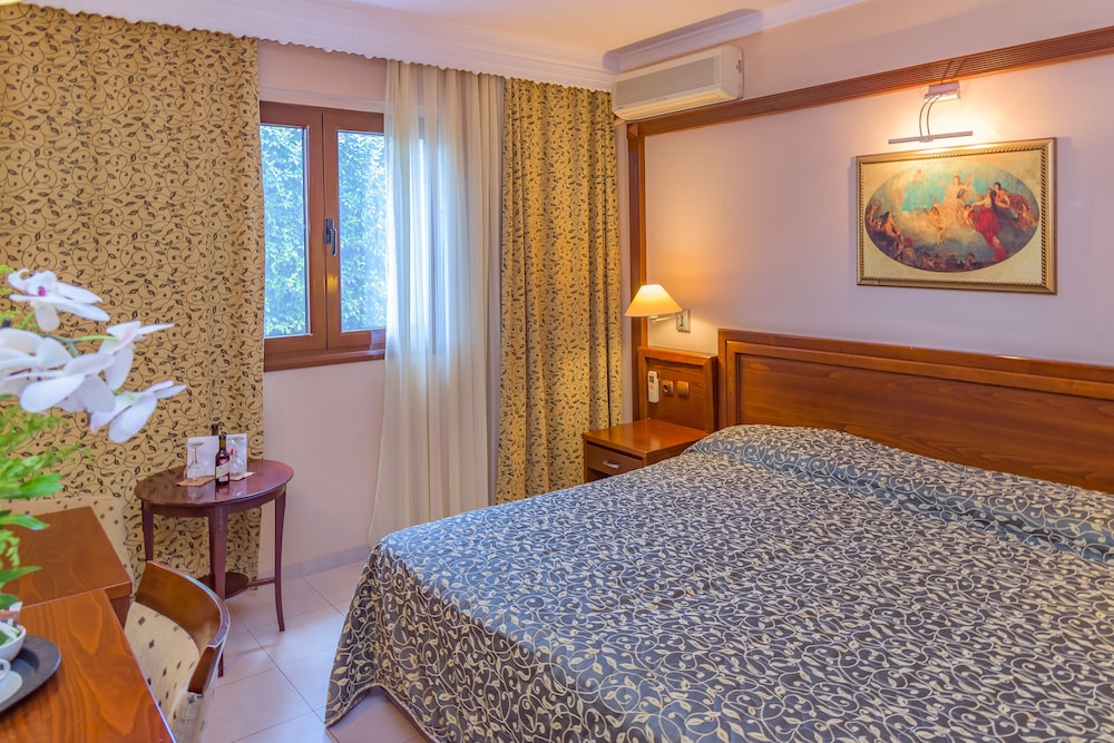 SEMI BASEMENT, ECONOMY, DOUBLE BED